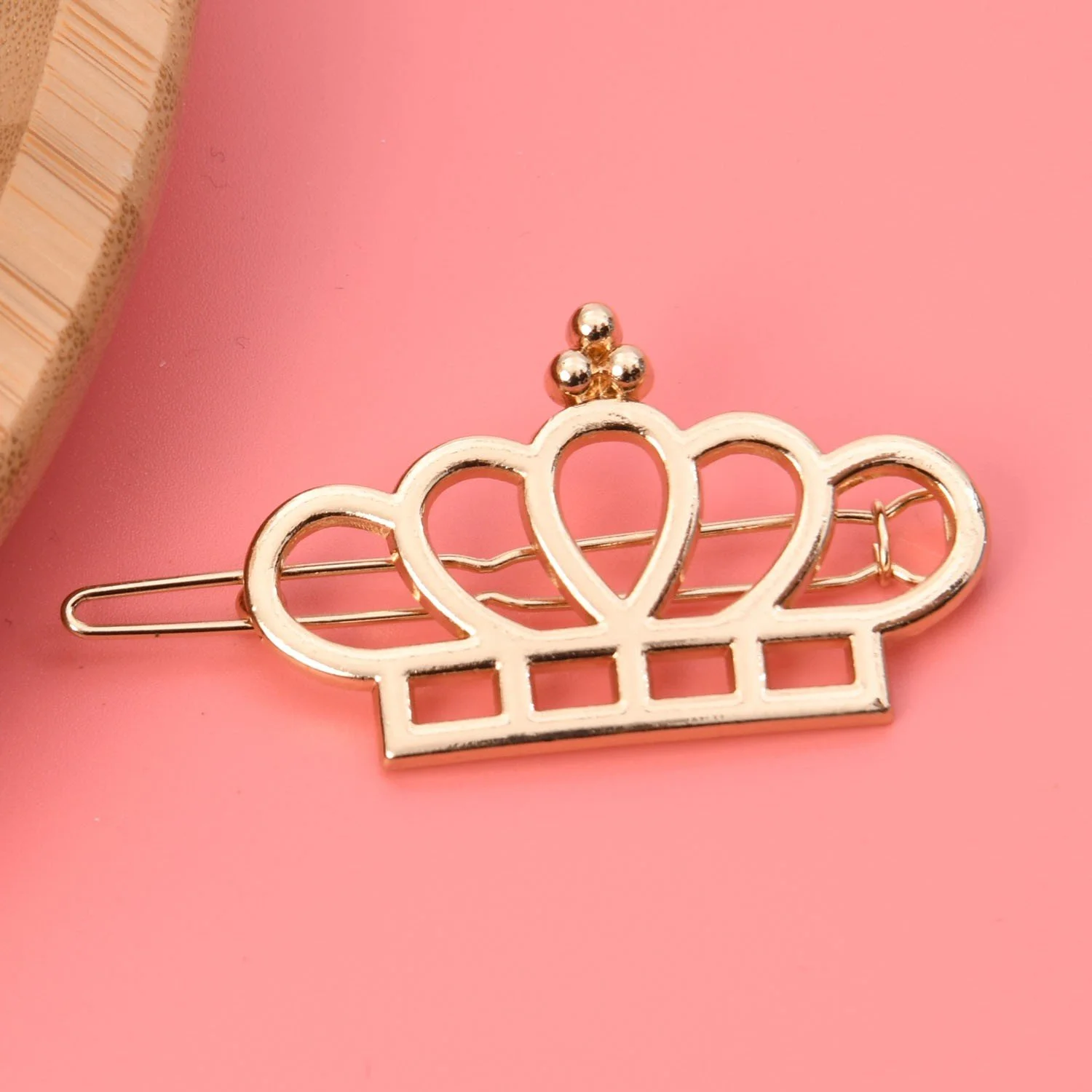 Crown clearance hair pin