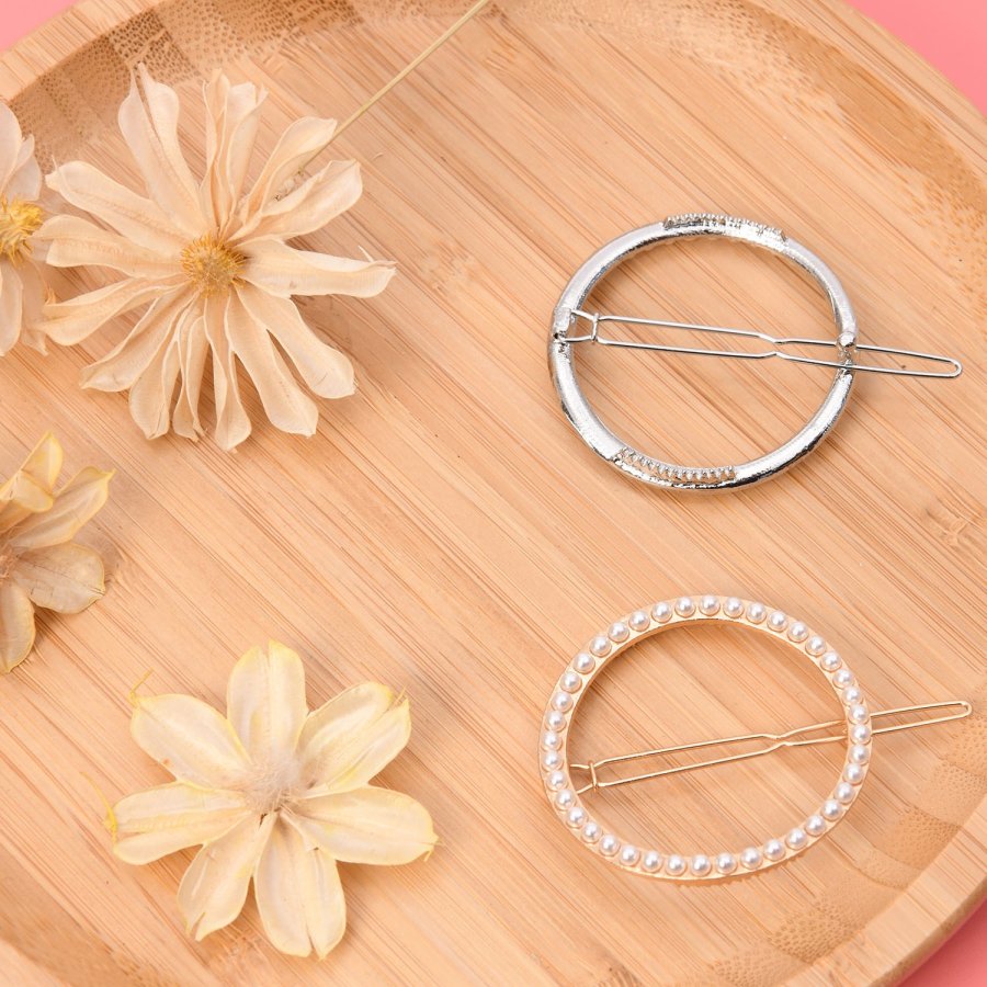 /media/djcatalog2/images/item/38/hair-clip-round-shape-pearl-metal-gold-silver-color-design-daily-fashion-beauty-use-hair-clip-for-girl-and-women-length-6cm-hc5-014.2_l.jpg