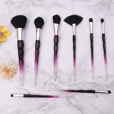 MAKEUP BRUSH