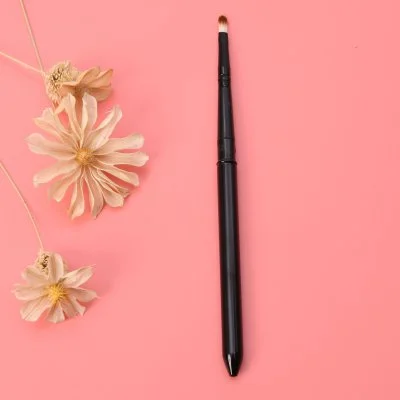 Retractable Professional Lip Brush